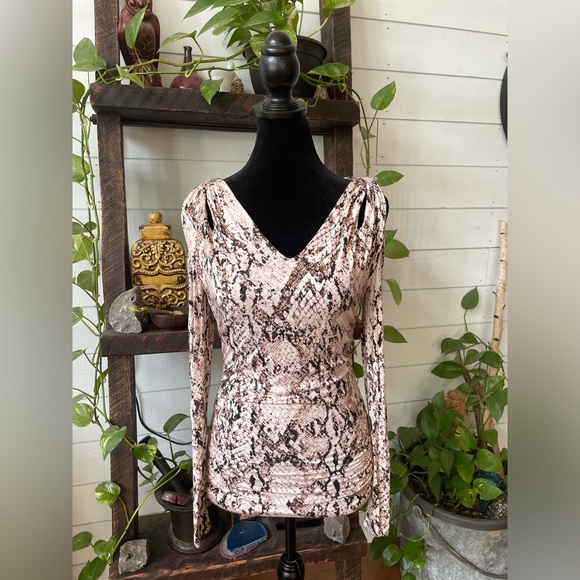 Jennifer Lopez: Brown and White Animal Print Cold Shoulder Blouse - Picture 14 of 17